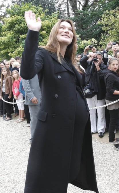 La primera dama de Francia, Carla Bruni, el pasado sábado en los jardines del palacio del Eliseo.