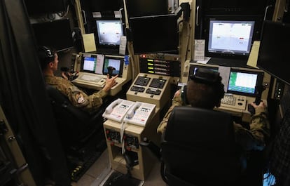 Un piloto estadounidense se prepara para lanzar un ataque con un dron desde una base del golfo Pérsico. 