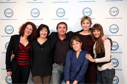 Lucía Quintana, Petra Martínez, Eduard Fernández, Marta Larralde, Nathalie Poza y Michelle Jenner.