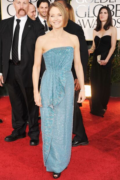 Jodie Foster optó por el azul celeste y los paillettes, de Armani.