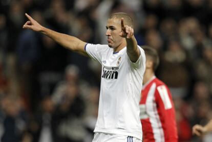 Benzema celebra su gol