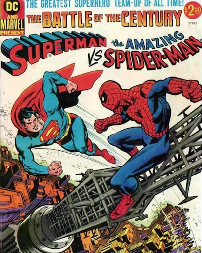 El cómic ha ofrecido incluso una posibilidad que parece hoy prácticamente imposible en el cine: un 'cross-over' entre personajes de Marvel y Dc Comics. Aquí, por ejemplo, un enfrentamiento entre Superman y Spiderman en 1976.