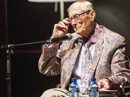 Yevgueni Yevtushenko, ayer durante su recital en La Pedrera de Barcelona.