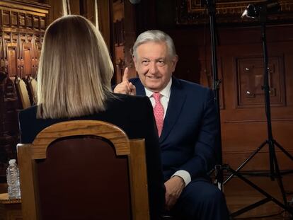 Aspecto de la versión de la entrevista al presidente Andrés Manuel López Obrador que dio a la televisión estadounidense 60 minutos de CBS.