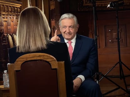 Aspecto de la versión de la entrevista al presidente Andrés Manuel López Obrador que dio a la televisión estadounidense 60 minutos de CBS.