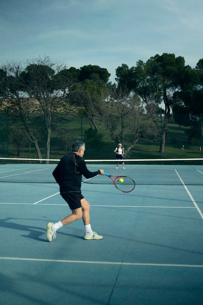 Mundo Prieto juega al tenis con Yolanda Garrido.