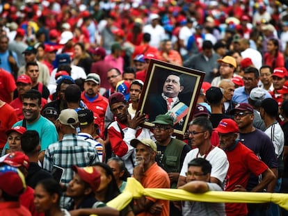 Simpatizantes de Nicolás Maduro nas ruas de Caracas.