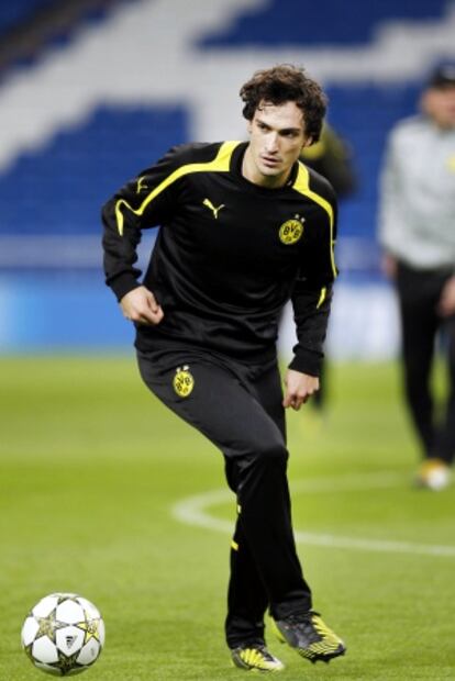 Hummels se entrena en el Bernabéu.
