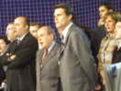 B S/N - 12/11/2000 - Imagen Digital - XIº Congreso de CDC en Cornellà, Barcelona - Artur Mas elegido nuevo Secretario General de CDC junto a Jordi Pujol Y Lluis Mª Corominas- Foto : Vicens Gimenez -