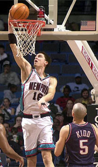 Imagen de archivo del español Pau Gasol, de los Memphis Grizzlies (izq.).