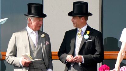Los príncipes Carlos y Eduardo en Ascot, en junio de 2021.