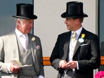 Los príncipes Carlos y Eduardo en Ascot, en junio de 2021.