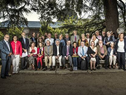 FOTO DE FAMILIA DE LA FILOSOFÍA ESPAÑOLA. El filósofo Javier Muguerza, fallecido el 10 de abril, recibió este miércoles un homenaje en la Residencia de Estudiantes, en Madrid, en el que se recordó su gran talla humana e intelectual. En el acto participaron numerosos colegas y amigos como Adela Cortina, Amelia Valcárcel, Fernando Savater, Emilo Lledó o Manuel Cruz, entre otros.