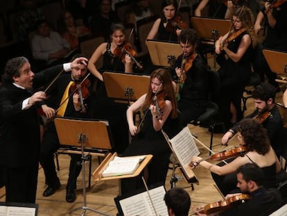 Juanjo Mena dirige a la Joven Orquesta Nacional de Espa&ntilde;a en el Auditorio Nacional.