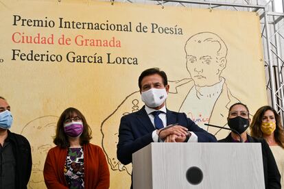 El alcalde de Granada, Luis Salvador, durante el fallo del Premio Internacional de Poesía Ciudad de Granada Federico García Lorca este año.