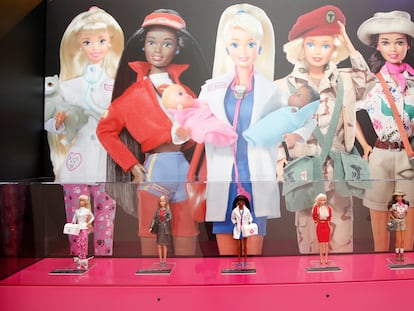 Barbie dolls from the 1990's at an exhibition about the doll in Las Vegas (Nevada), in 2021.