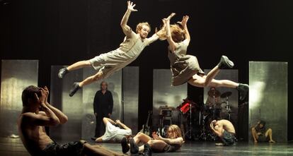 Escena de la obra 'Oedipus/Bêt noir' (Edipo/Bestia negra), de Wim Vandekeybus.