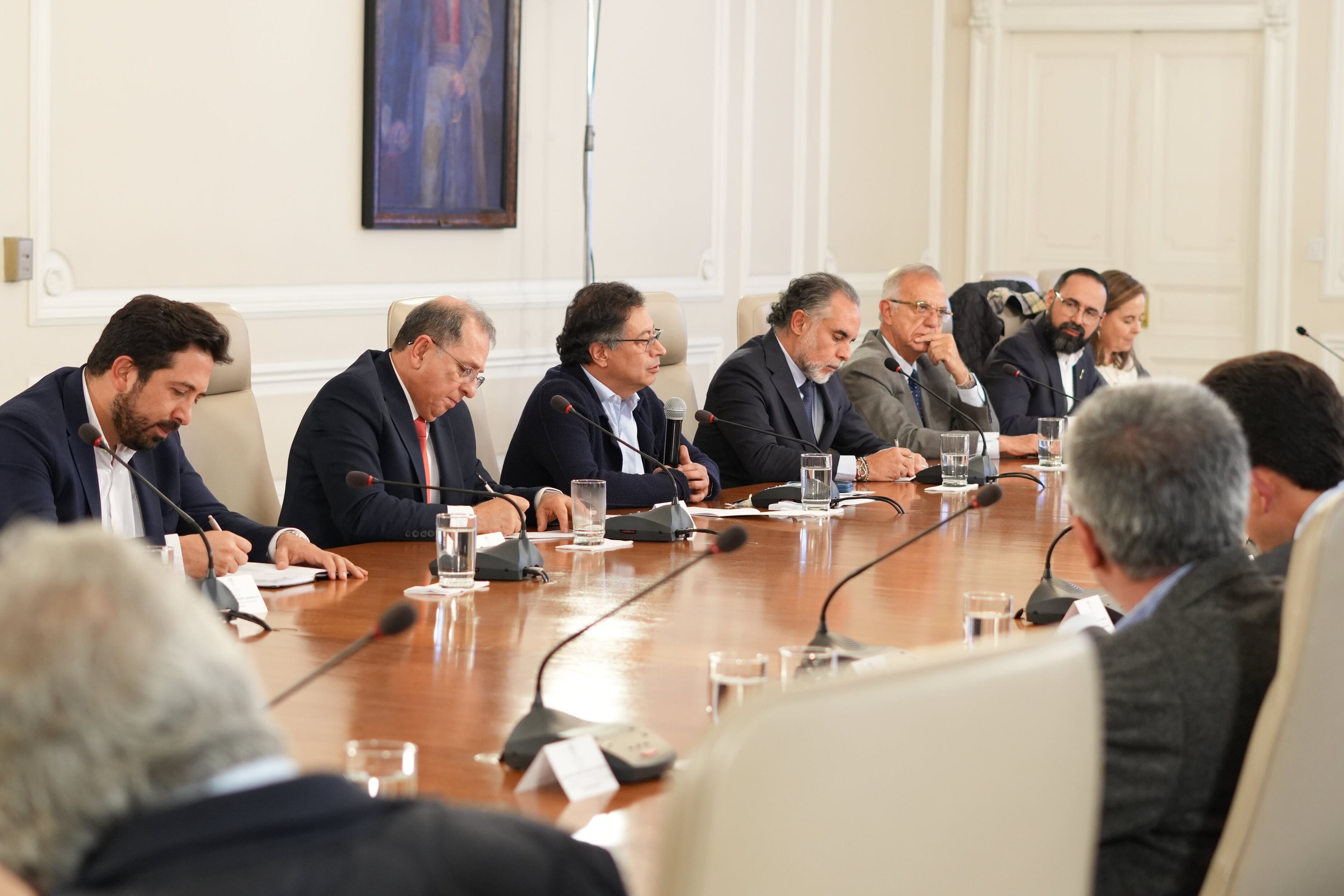 De las renuncias a la autocrítica: los ministros reaccionan al encuentro con Petro que exhibió las costuras del Gobierno