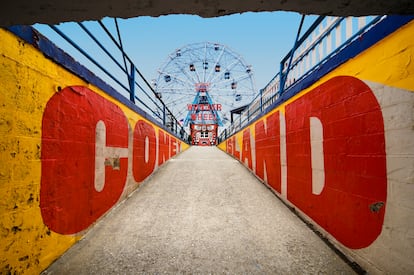 Entrada al parque de atracciones Luna Park en Coney Island. 