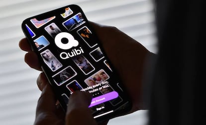 Un usuario accede a la plataforma Quibi.