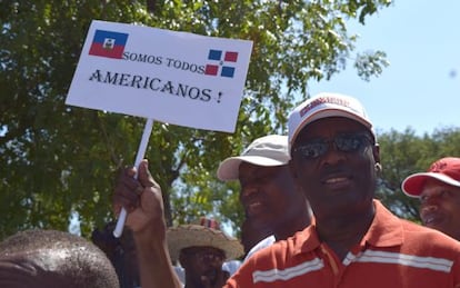 Manifestaci&oacute;n en Hait&iacute; en solidaridad con los desplazados de R. Dominicana