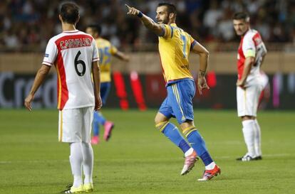 Negredo celebra su gol al Mónaco