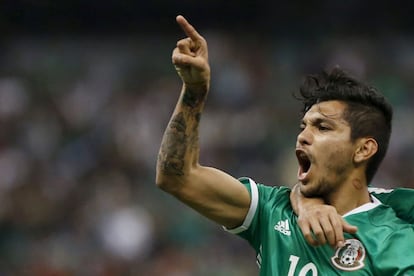 Jes&uacute;s Manuel Corona festeja su gol ante Canad&aacute; en el Azteca. 