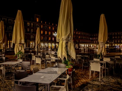 Las terrazas en la Plaza Mayor permanecieron vacías durante estado de alarma.