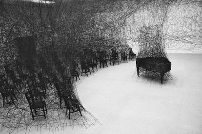 'En silencio', 2008, Chiharu Shiota