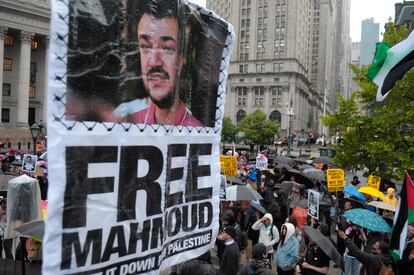 Manifestación en Nueva York esta semana para exigir la liberación del estudiante de Columbia Mahmoud Khalil.
