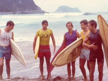 Un fotograma de &#039;La primera ola&#039;, sobre los inicios del surf en Espa&ntilde;a.
