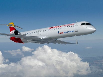 Avi&oacute;n CRJ 1000 de Air Nostrum rotulado con los colores de Iberia.
