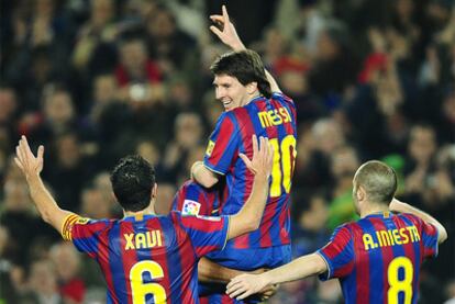 Messi, Xavi e Iniesta, en un partido del Barcelona ante el Valencia.