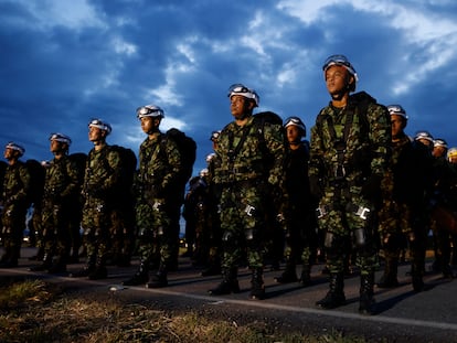 Soldados celebran el Día del Ejército Nacional, en el Fuerte Militar de Tolemaida, Cundinamarca.