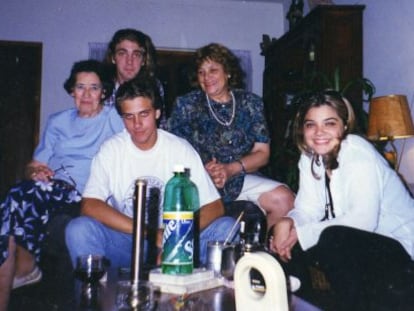 D’Elía, em 1995, quando foi encontrado por sua família biológica.