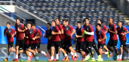 Los jugadores del Sevilla, durante un entrenamiento.