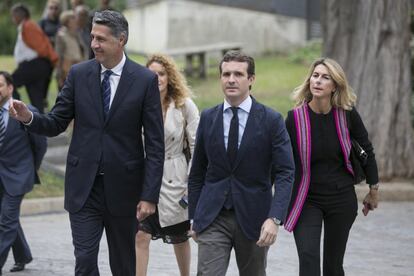 Xavier García Albiol i Pablo Casado, del PP, arribant al funeral.