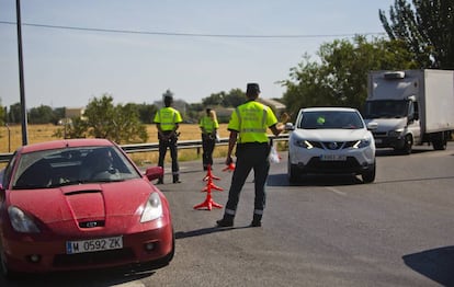 La Guardia Civil, en un control de alcoholemia. Imagen de archivo.