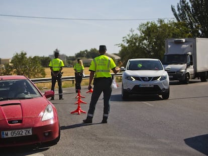 La Guardia Civil, en un control de alcoholemia. Imagen de archivo.