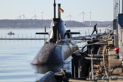 El submarino U34 amarrado en el muelle de la base naval de la ciudad alemana de Eckernförde