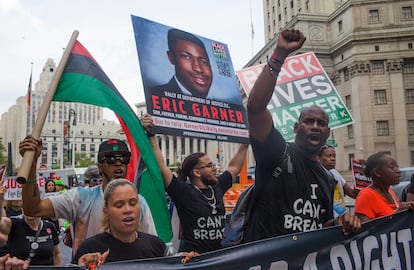 Manifestantes protestan en el quinto aniversario de la muerte de Eric Garner, Nueva York, en 2019.