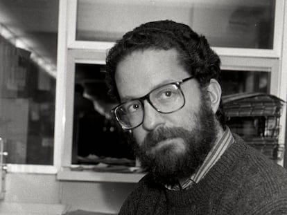El periodista Pedro Sorela, en la Redacción de EL PAÍS en 1986.