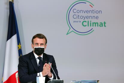 El presidente francés Emmanuel Macron en una reunión con los representantes de la Convención Ciudadana del Clima este lunes. 