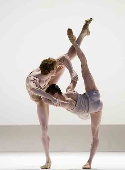 Imagen de la coreografía de Wayne McGregor, <i>Chroma,</i> para el Royal Ballet.