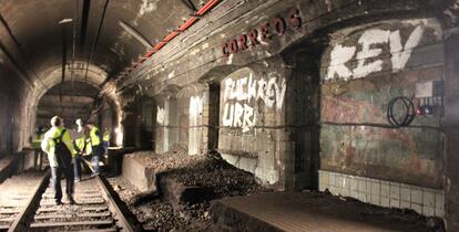 Imatge de l'estació de Correus abandonada del metro de Barcelona.