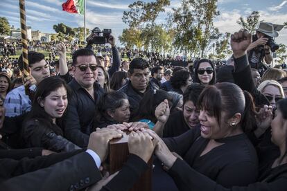Un homenaje fúnebre se realizó de manera masiva en la Plaza de la Victoria en la capital de Puebla.