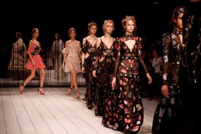 Propuestas de Sarah Burton para Alexander McQueen.