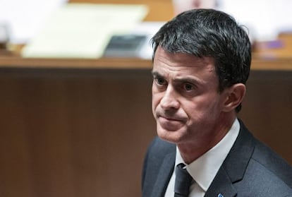 El primer ministro francés, Manuel Valls, en la sesión de control en el parlamento francés en París.