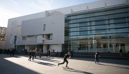 La façana del Macba de Barcelona.