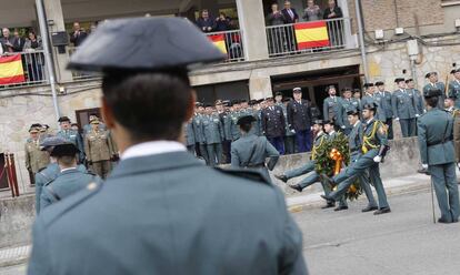 Desfile de la Guardia Civil en el cuartel de Intxaurrondo (San Sebastián).